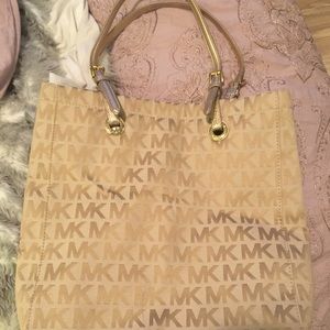 Gorgeous Micheal Kors bag